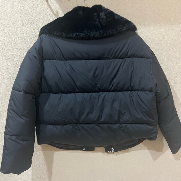 Abercrombie & Fitch Elevated Mini Puffer - Picture 2 of 3